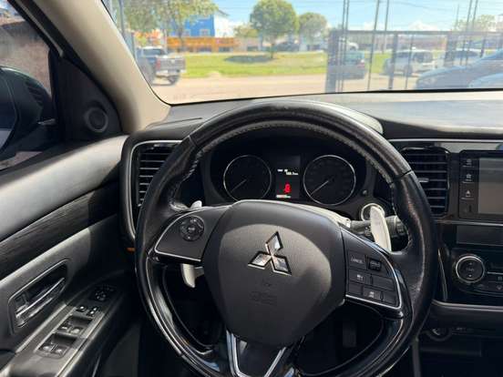 MITSUBISHI-OUTLANDER-3.0 GT 4X4 V6 24V GASOLINA 4P AUTOMÁTICO MITSUBISHI-OUTLANDER-2015