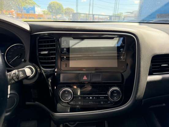 MITSUBISHI-OUTLANDER-3.0 GT 4X4 V6 24V GASOLINA 4P AUTOMÁTICO MITSUBISHI-OUTLANDER-2015
