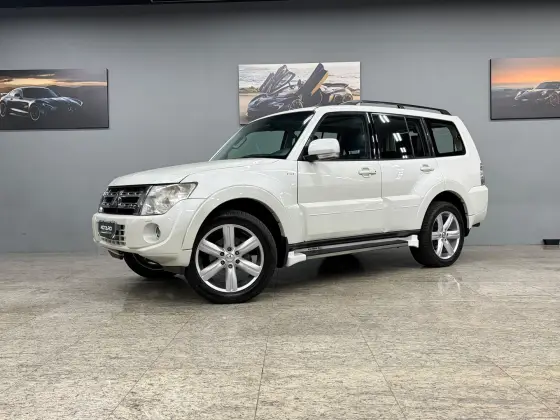 MITSUBISHI PAJERO FULL 3.2 HPE 4X4 16V TURBO INTERCOOLER DIESEL 4P AUTOMÁTICO MITSUBISHI PAJERO FULL 3.2 HPE 4X4 16V TURBO INTERCOOLER DIESEL 4P AUTOMÁTICO