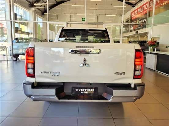 MITSUBISHI-TRITON-2026