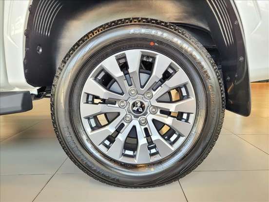 MITSUBISHI-TRITON-2026