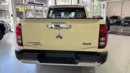 MITSUBISHI-TRITON-2026