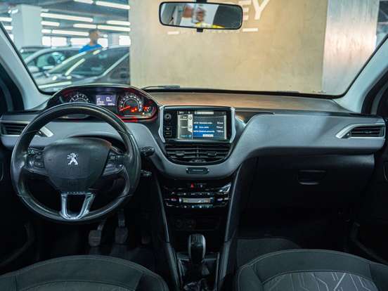 PEUGEOT-208-2016