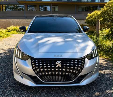PEUGEOT-208-2021