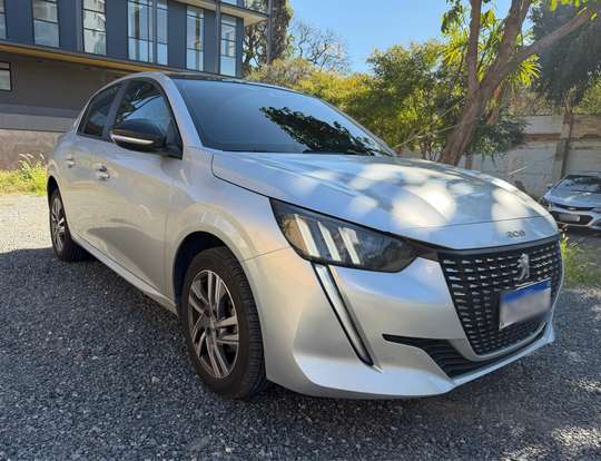 PEUGEOT-208-2021