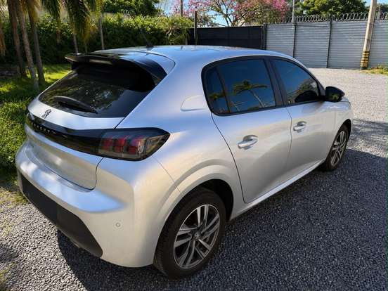 PEUGEOT-208-2021