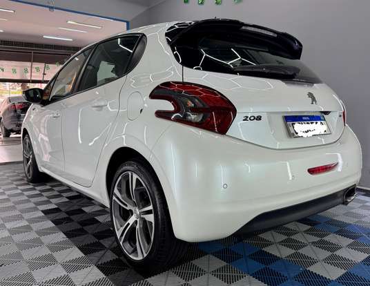 PEUGEOT-208-2017