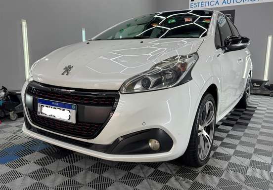 PEUGEOT-208-2017