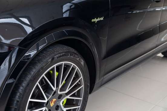 PORSCHE-CAYENNE-2019