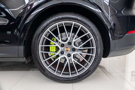 PORSCHE-CAYENNE-2019