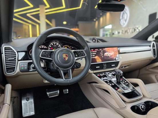 PORSCHE-CAYENNE-2022
