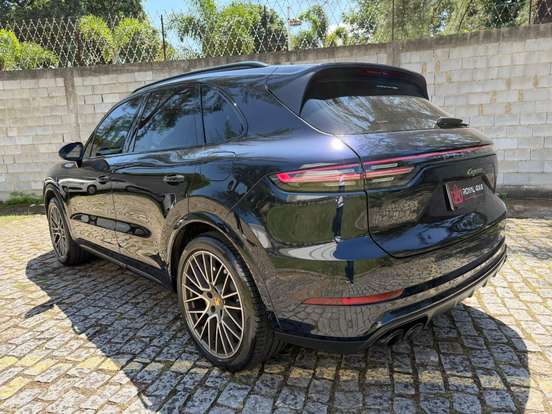 PORSCHE-CAYENNE-2023