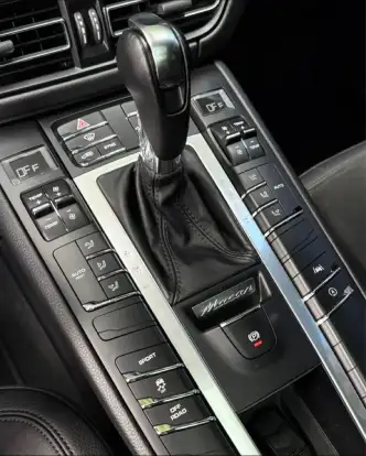 PORSCHE-MACAN-2020