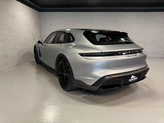 PORSCHE-TAYCAN-2023