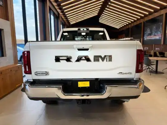 RAM-3500-6.7 I6 TURBO DIESEL LIMITED LONGHORN CD 4X4 AUTOMÁTICO RAM-3500-2025