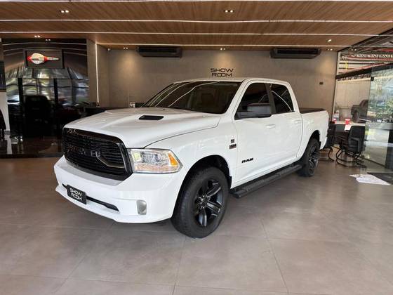 RAM CLASSIC 5.7 V8 GASOLINA LARAMIE NIGHT EDITION CD 4X4 AUTOMÁTICO