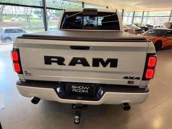 RAM-CLASSIC-5.7 V8 GASOLINA LARAMIE NIGHT EDITION CD 4X4 AUTOMÁTICO RAM-CLASSIC-2022