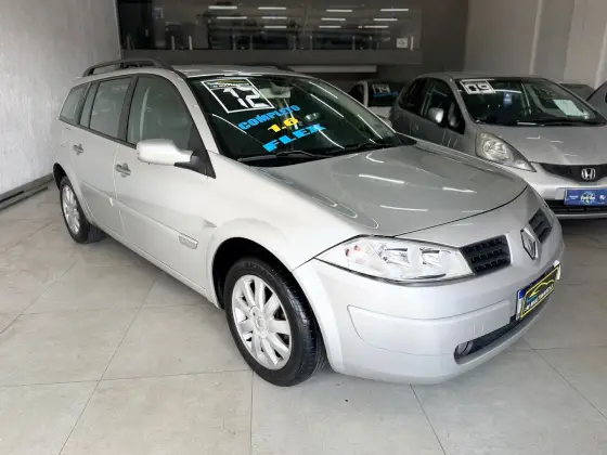 RENAULT MEGANE 1.6 DYNAMIQUE GRAND TOUR 16V FLEX 4P MANUAL RENAULT MEGANE 1.6 DYNAMIQUE GRAND TOUR 16V FLEX 4P MANUAL