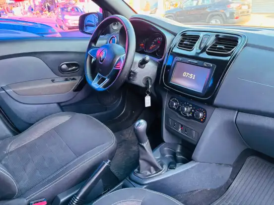 RENAULT-SANDERO-2022