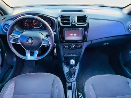 RENAULT-SANDERO-2022