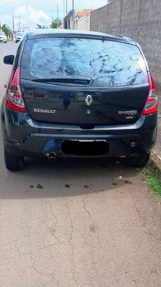 RENAULT-SANDERO-2010