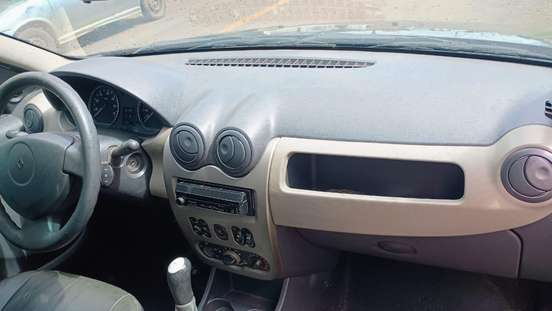 RENAULT-SANDERO-2010
