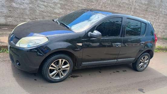 RENAULT-SANDERO-2010