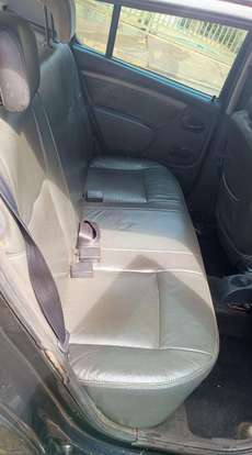 RENAULT-SANDERO-2010