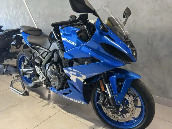 SUZUKI GSX-8R 