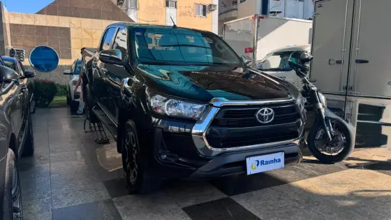 TOYOTA HILUX 2.8 D-4D TURBO DIESEL CD SRX 4X4 AUTOMÁTICO TOYOTA HILUX 2.8 D-4D TURBO DIESEL CD SRX 4X4 AUTOMÁTICO