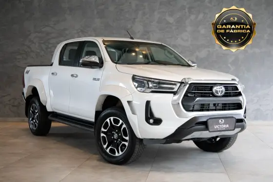 TOYOTA HILUX 2.8 D-4D TURBO DIESEL CD SRX PLUS 4X4 AUTOMÁTICO TOYOTA HILUX 2.8 D-4D TURBO DIESEL CD SRX PLUS 4X4 AUTOMÁTICO