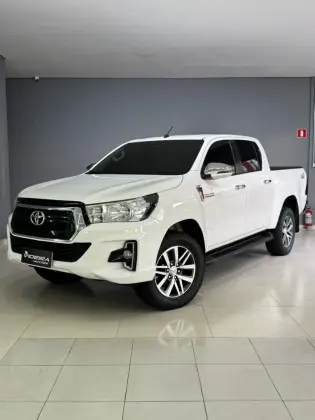 TOYOTA HILUX 2.8 SR 4X4 CD 16V DIESEL 4P AUTOMÁTICO