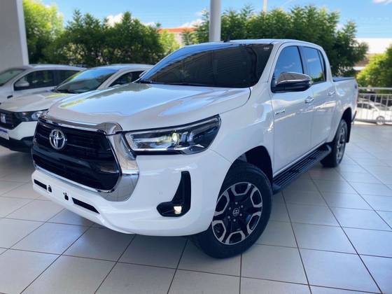 TOYOTA HILUX 2.8 D-4D TURBO DIESEL CD SRV 4X4 AUTOMÁTICO
