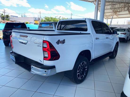 TOYOTA-HILUX-2025