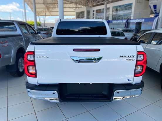 TOYOTA-HILUX-2025