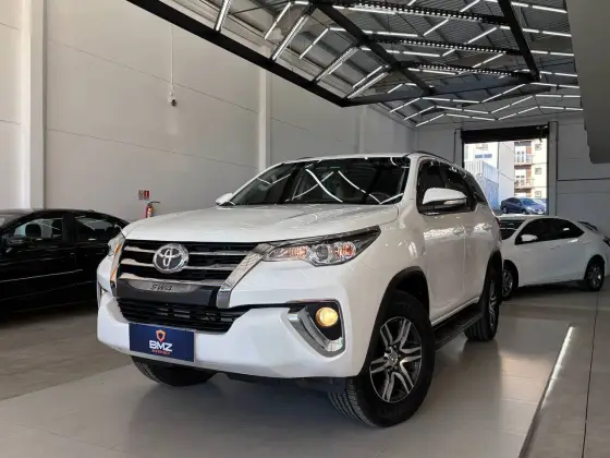 TOYOTA HILUX SW4 2.7 SR 4X2 16V FLEX 4P AUTOMÁTICO TOYOTA HILUX SW4 2.7 SR 4X2 16V FLEX 4P AUTOMÁTICO