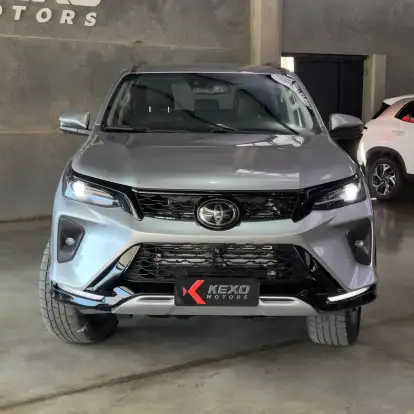 TOYOTA-HILUX SW4-2023