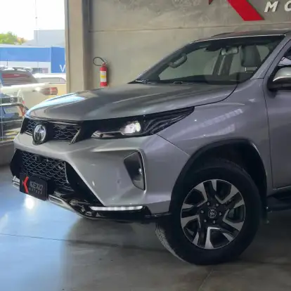 TOYOTA-HILUX SW4-2023