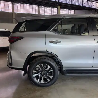 TOYOTA-HILUX SW4-2023
