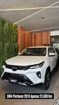 TOYOTA HILUX SW4 2.8 D-4D TURBO DIESEL SRX PLATINUM 7L 4X4 AUTOMÁTICO