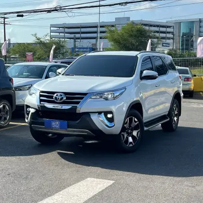 TOYOTA HILUX SW4 2.8 SRX DIAMOND 4X4 7 LUGARES 16V TURBO INTERCOOLER DIESEL 4P AUTOMÁTICO TOYOTA HILUX SW4 2.8 SRX DIAMOND 4X4 7 LUGARES 16V TURBO INTERCOOLER DIESEL 4P AUTOMÁTICO