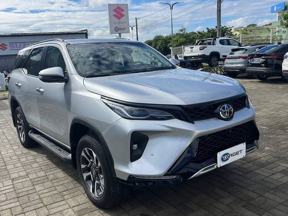 TOYOTA HILUX SW4 2.8 D-4D TURBO DIESEL DIAMOND 7L 4X4 AUTOMÁTICO