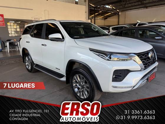TOYOTA HILUX SW4 2.8 D-4D TURBO DIESEL SRX 7L 4X4 AUTOMÁTICO