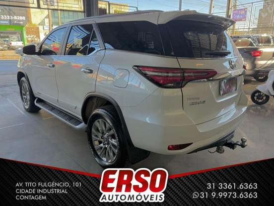 TOYOTA-HILUX SW4-2.8 D-4D TURBO DIESEL SRX 7L 4X4 AUTOMÁTICO TOYOTA-HILUX SW4-2022
