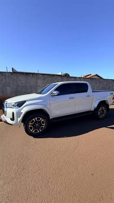 TOYOTA HILUX 2.8 D-4D TURBO DIESEL CD SRX PLUS 4X4 AUTOMÁTICO