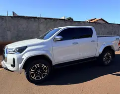 TOYOTA HILUX 2.8 D-4D TURBO DIESEL CD SRX PLUS 4X4 AUTOMÁTICO TOYOTA HILUX 2.8 D-4D TURBO DIESEL CD SRX PLUS 4X4 AUTOMÁTICO