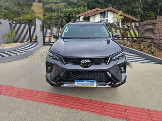 TOYOTA-HILUX SW4-2023