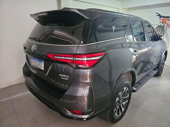 TOYOTA-HILUX SW4-2023