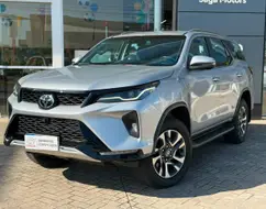 TOYOTA HILUX SW4 2.8 D-4D TURBO DIESEL SRX PLATINUM 7L 4X4 AUTOMÁTICO TOYOTA HILUX SW4 2.8 D-4D TURBO DIESEL SRX PLATINUM 7L 4X4 AUTOMÁTICO