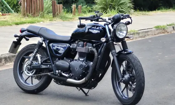 TRIUMPH STREET TWIN 